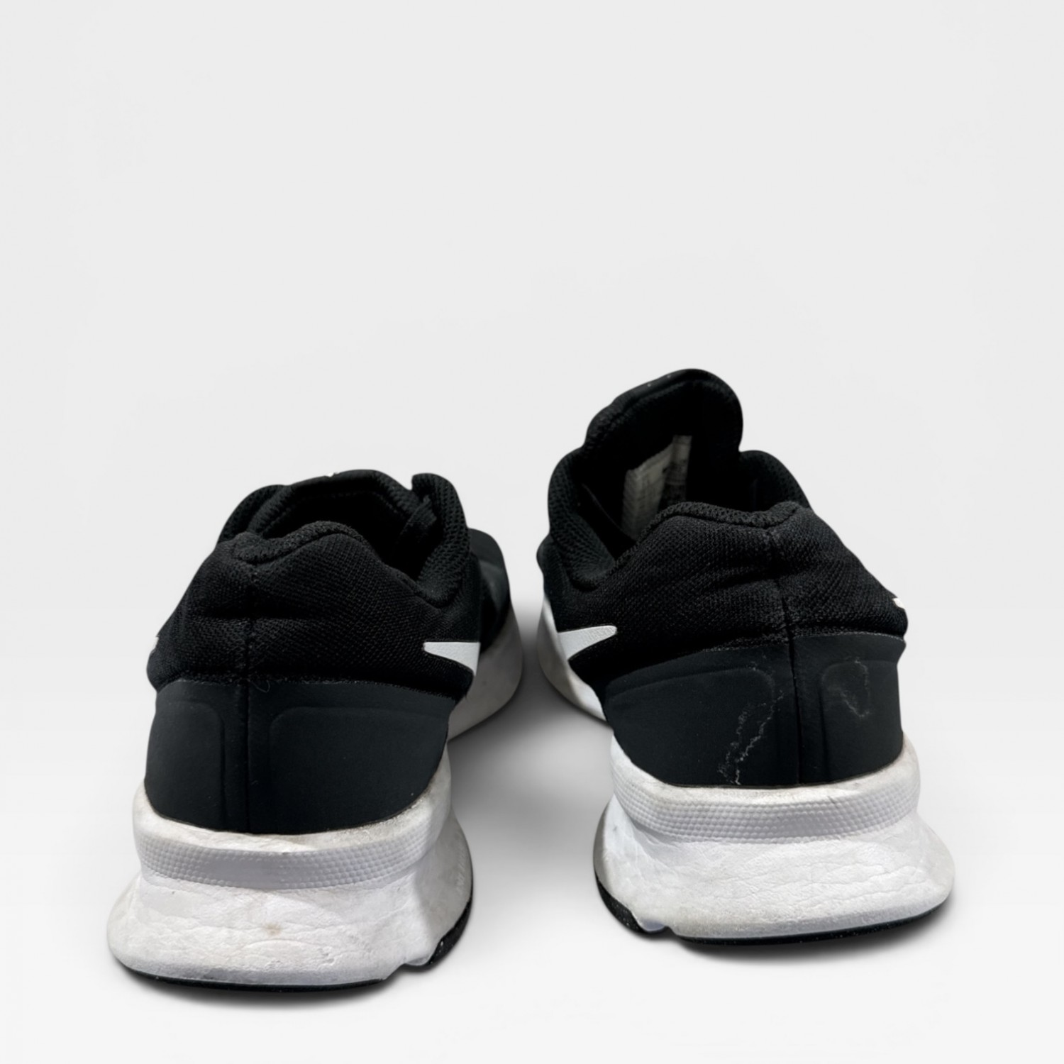 Nike Flywire Black White / Pre-Owned
